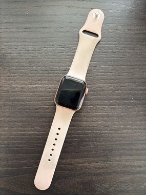 Apple Pink Silicone Smartwatch with Rose Gold Case